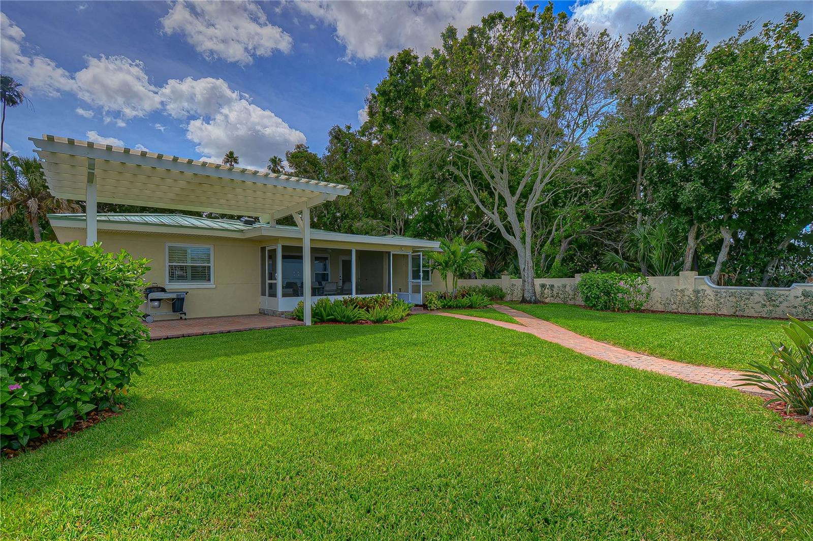 Dunedin, Florida, 34698, United States, 3 Bedrooms Bedrooms, ,3 BathroomsBathrooms,Residential,Active,1994972
