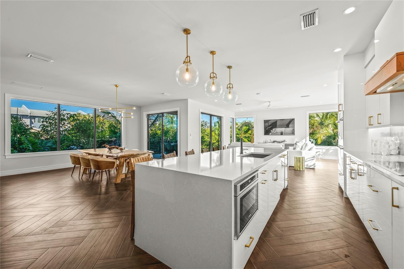 Sarasota, Florida, 34236, United States, 6 Bedrooms Bedrooms, ,8 BathroomsBathrooms,Residential,Active,1773155