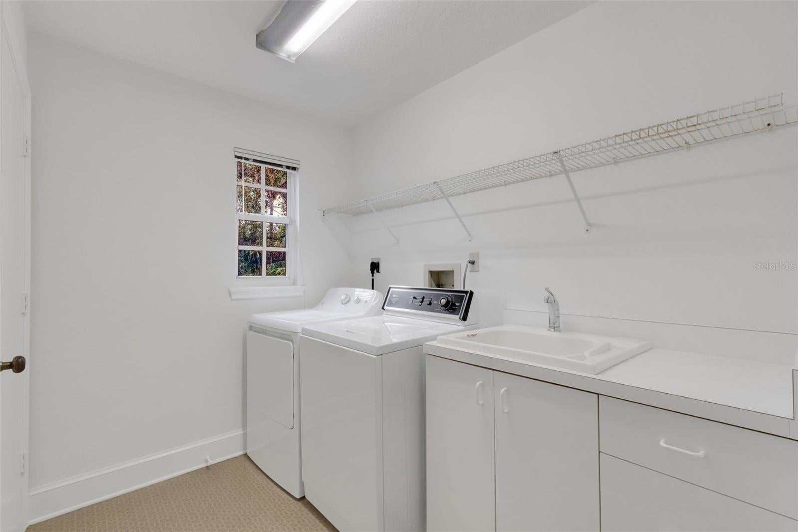 Sarasota, Florida, 34239, United States, 3 Bedrooms Bedrooms, ,3 BathroomsBathrooms,Residential,Active,1702413