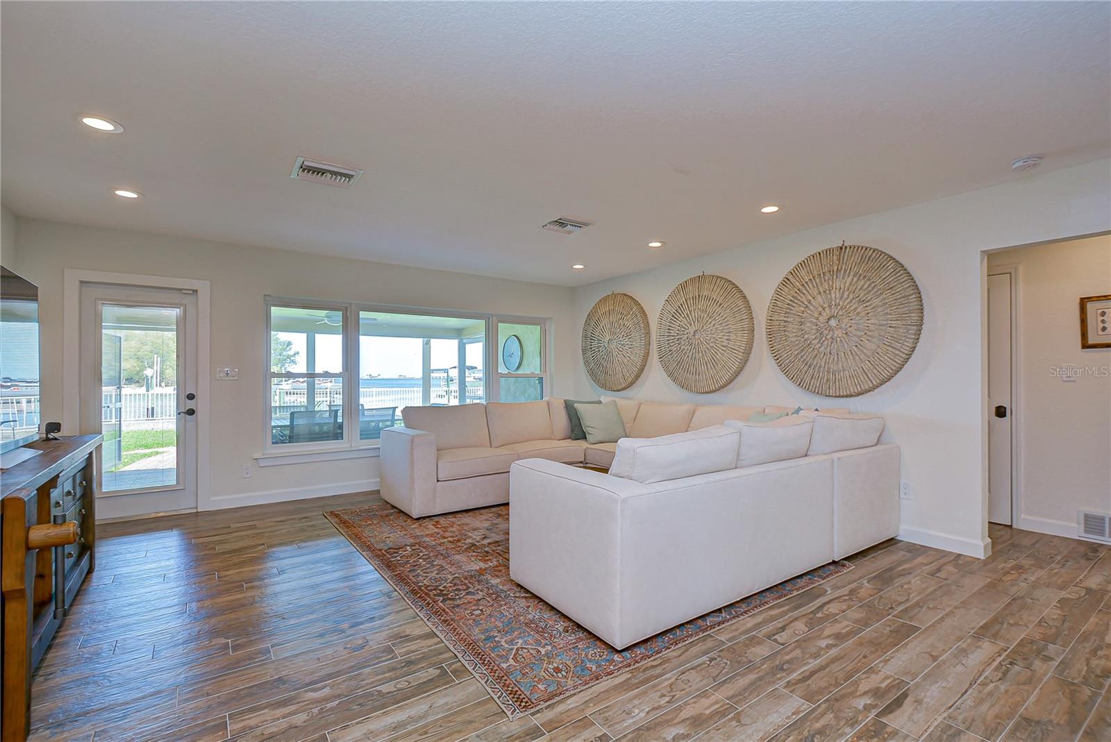 Dunedin, Florida, 34698, United States, 3 Bedrooms Bedrooms, ,3 BathroomsBathrooms,Residential,Active,1994972