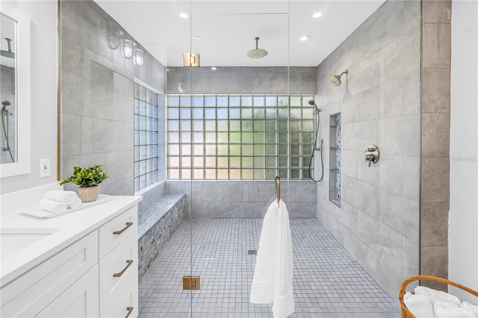 St Petersburg, Florida, 33704, United States, 4 Bedrooms Bedrooms, ,4 BathroomsBathrooms,Residential,Active,2013913