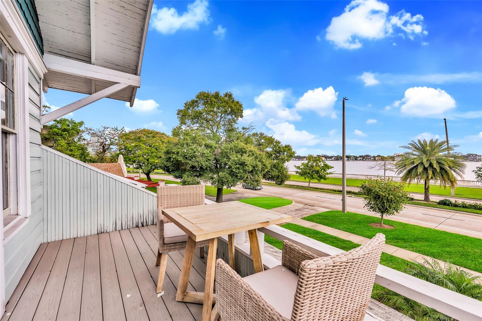 Tampa, Florida, 33606, United States, 4 Bedrooms Bedrooms, ,4 BathroomsBathrooms,Residential,Pending,1987252