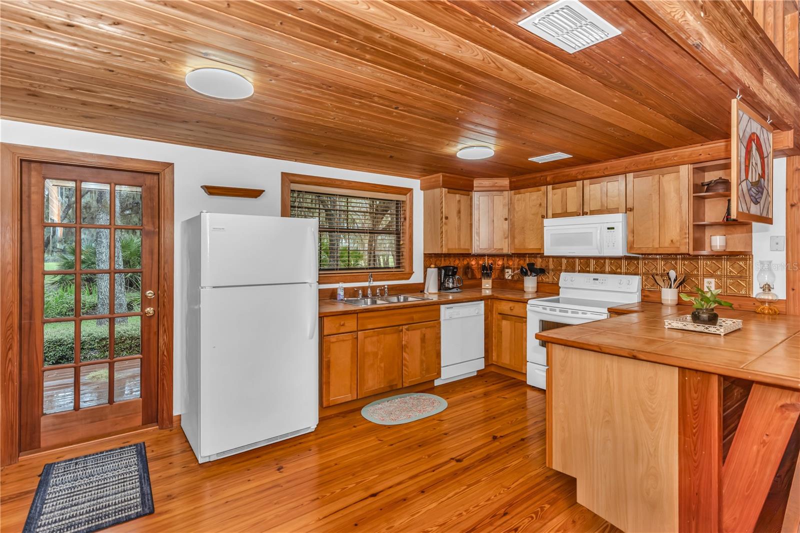 Crystal River, Florida, 34428, United States, 6 Bedrooms Bedrooms, ,5 BathroomsBathrooms,Residential,Active,1945058