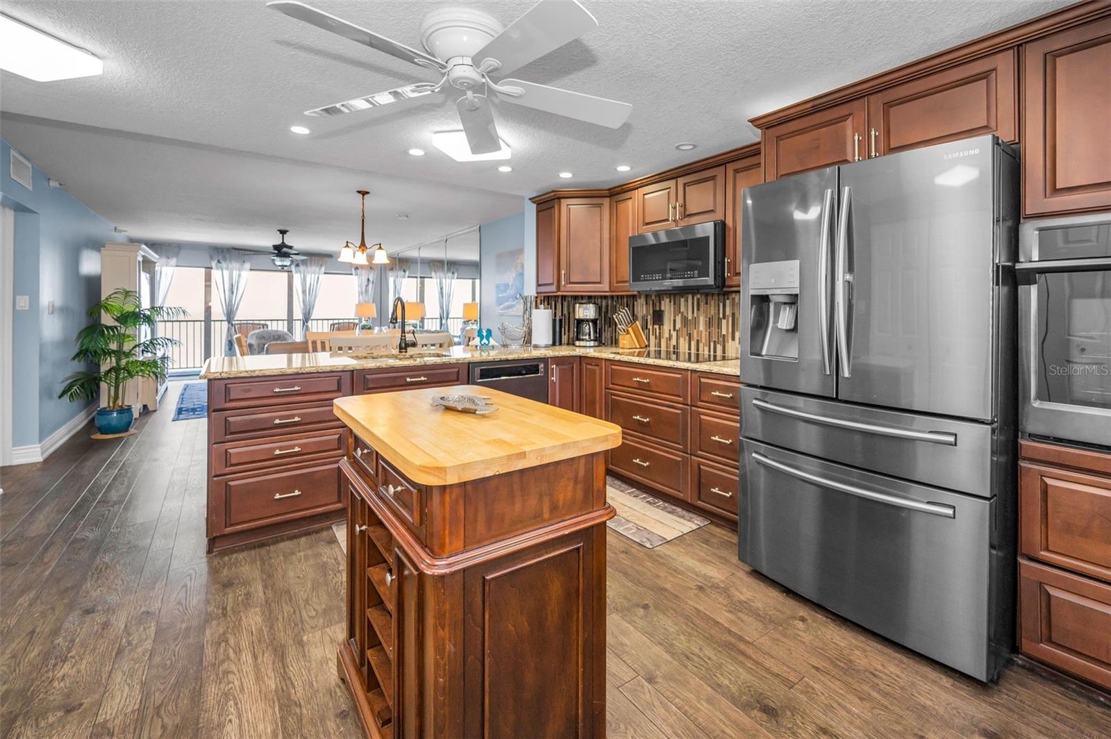 Madeira Beach, Florida, 33708, United States, 2 Bedrooms Bedrooms, ,2 BathroomsBathrooms,Residential,Active,1945844