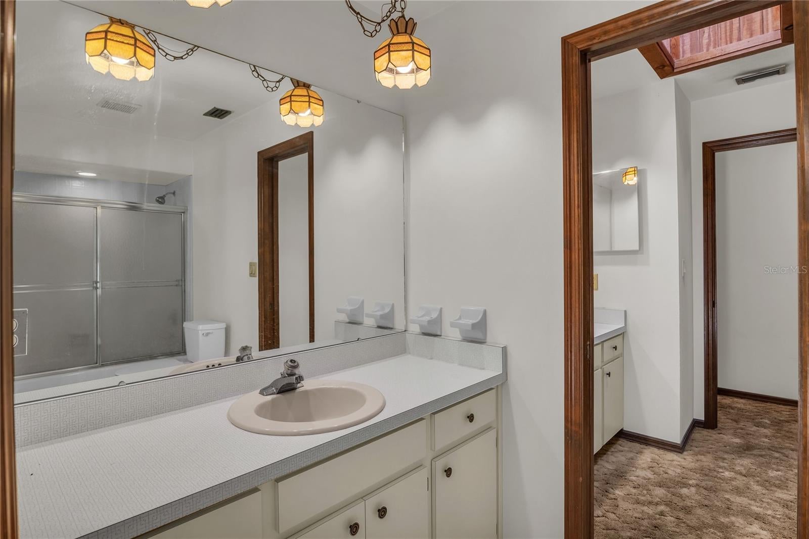 Oakland, Florida, 34787, United States, 4 Bedrooms Bedrooms, ,2 BathroomsBathrooms,Residential,Active,1990636