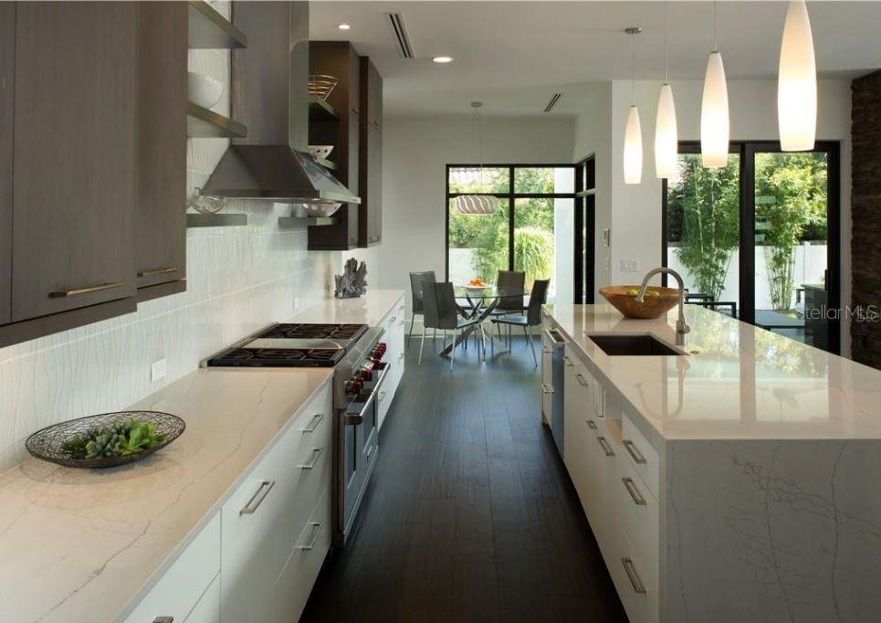 St Petersburg, Florida, 33704, United States, 4 Bedrooms Bedrooms, ,4 BathroomsBathrooms,Residential,Active,2007191