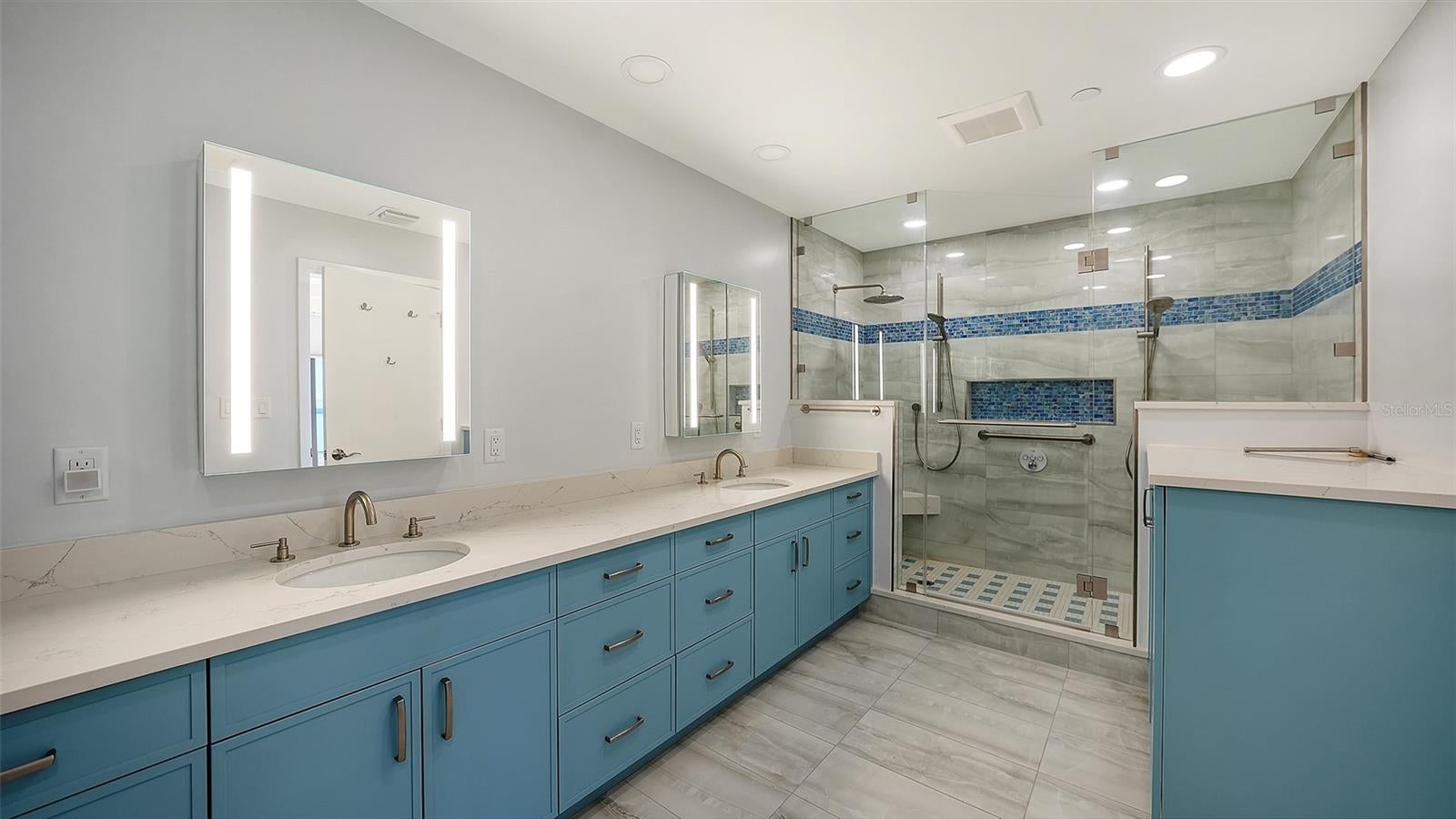 Longboat Key, Florida, 34228, United States, 2 Bedrooms Bedrooms, ,3 BathroomsBathrooms,Residential,Active,2009004