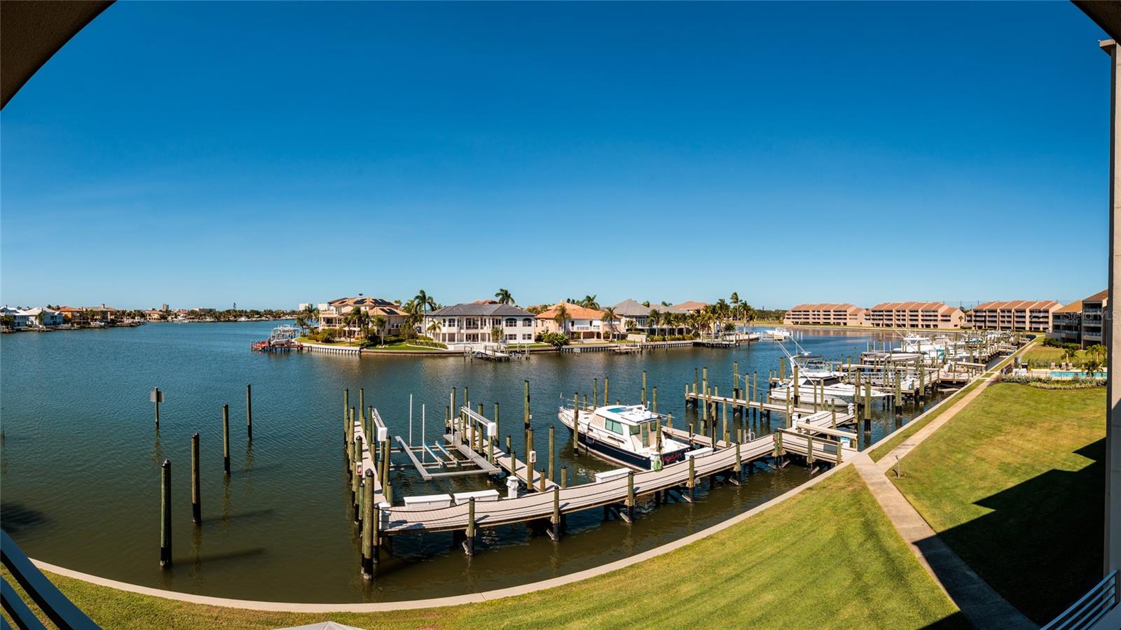St Petersburg, Florida, 33707, United States, 4 Bedrooms Bedrooms, ,5 BathroomsBathrooms,Residential,Active,1985578