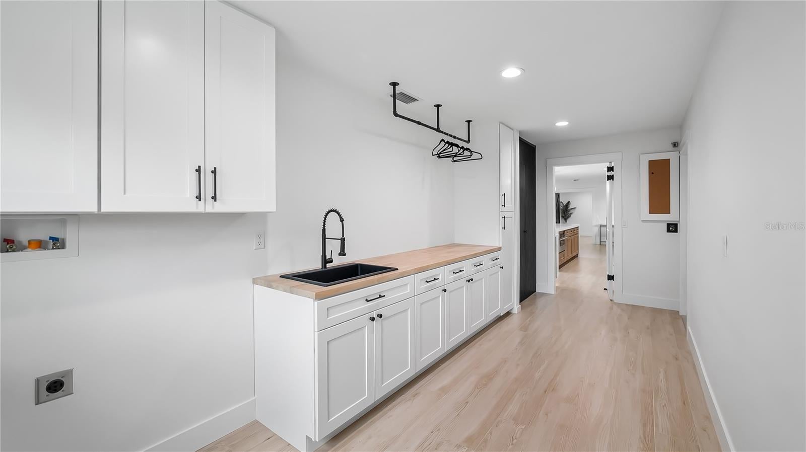 Montverde, Florida, 34756, United States, 4 Bedrooms Bedrooms, ,3 BathroomsBathrooms,Residential,Active,1904751