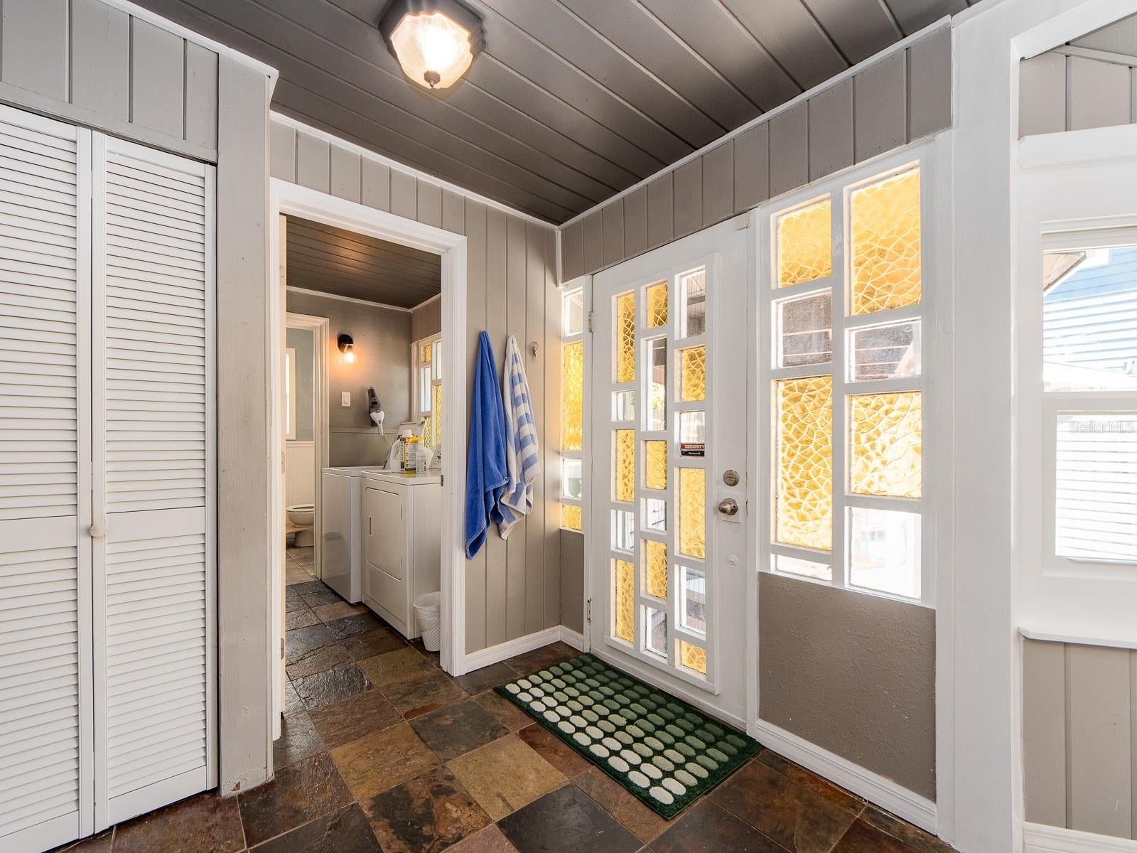 St Petersburg, Florida, 33705, United States, 6 Bedrooms Bedrooms, ,4 BathroomsBathrooms,Residential,Active,1986869