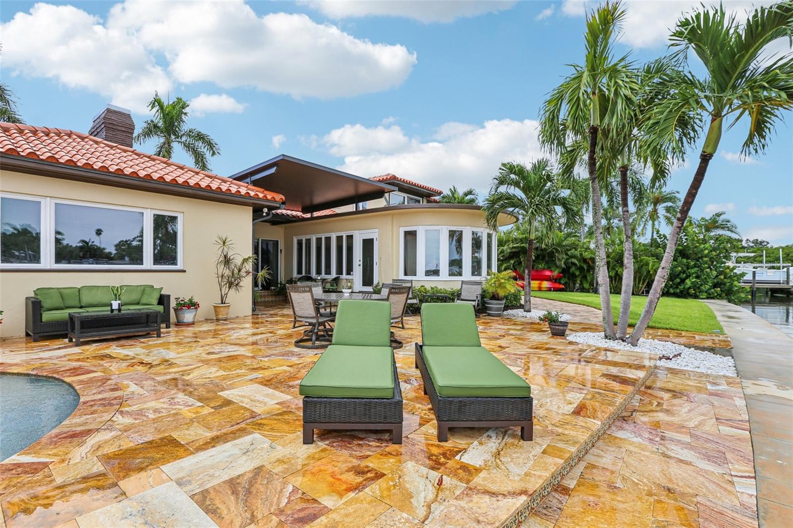 St Petersburg, Florida, 33705, United States, 4 Bedrooms Bedrooms, ,4 BathroomsBathrooms,Residential,Active,1927682