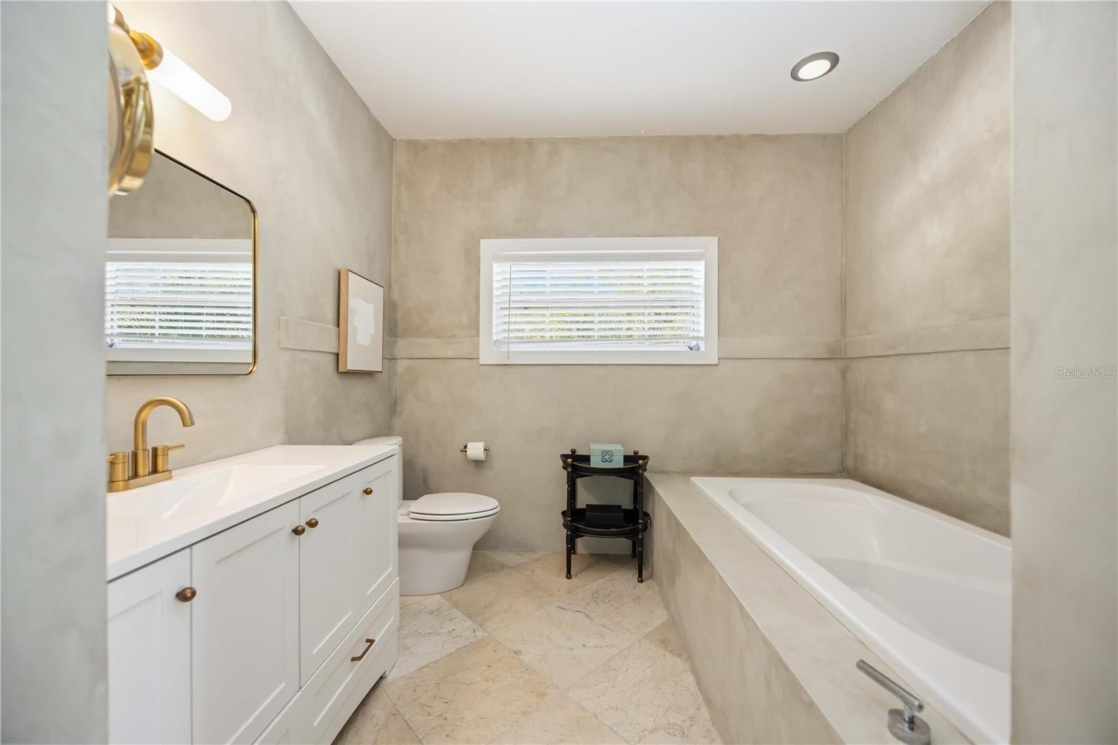 Sarasota, Florida, 34231, United States, 4 Bedrooms Bedrooms, ,4 BathroomsBathrooms,Residential,Active,2025612