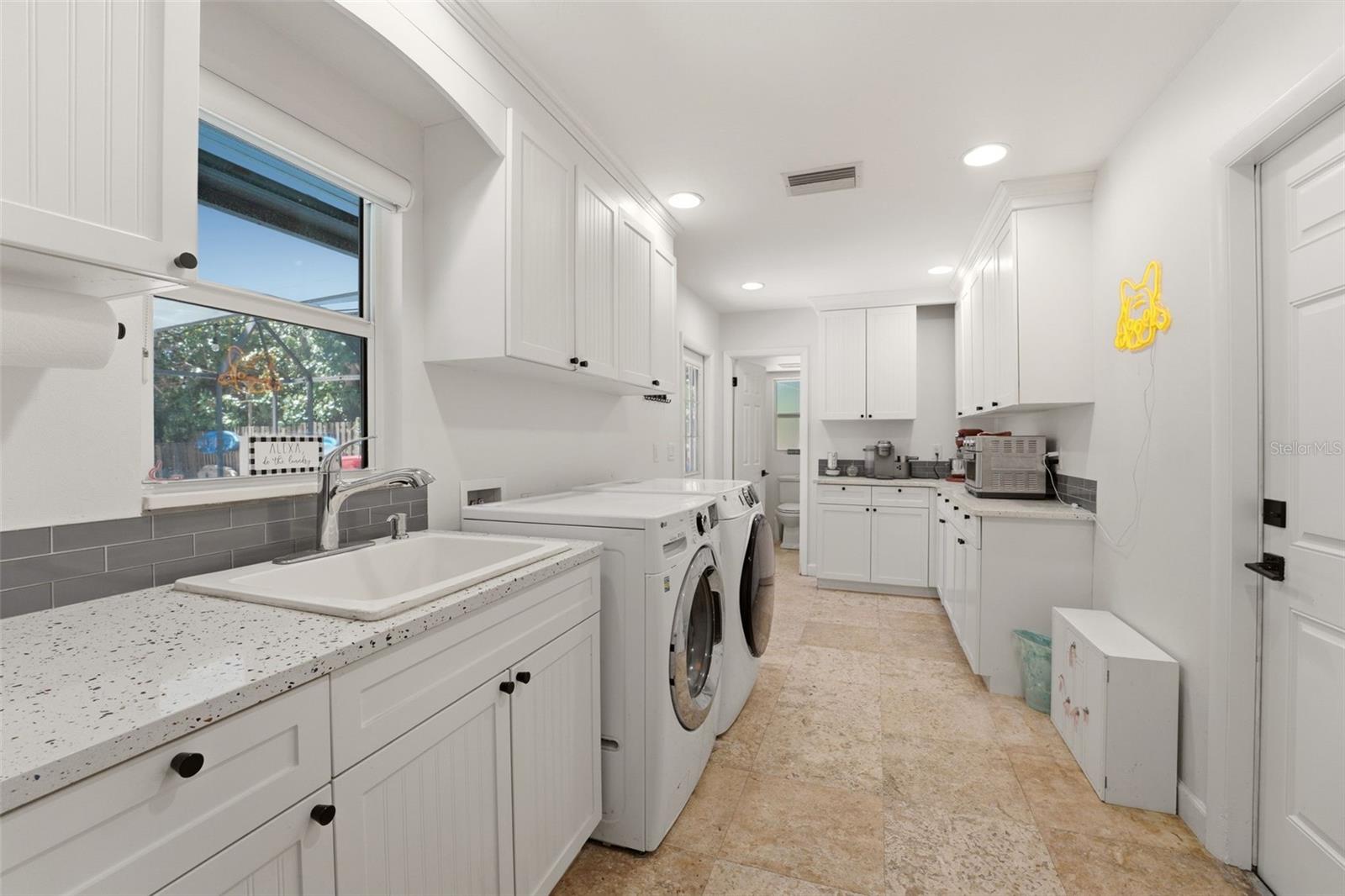 Sarasota, Florida, 34242, United States, 5 Bedrooms Bedrooms, ,4 BathroomsBathrooms,Residential,Active,2045533