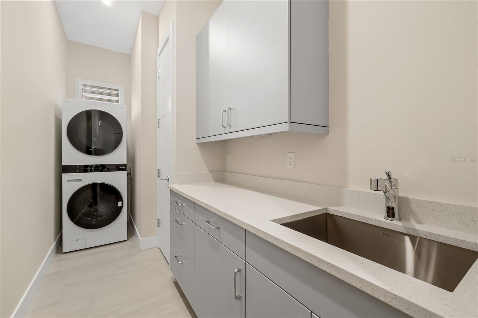 Sarasota, Florida, 34239, United States, 4 Bedrooms Bedrooms, ,5 BathroomsBathrooms,Residential,Active,2009172