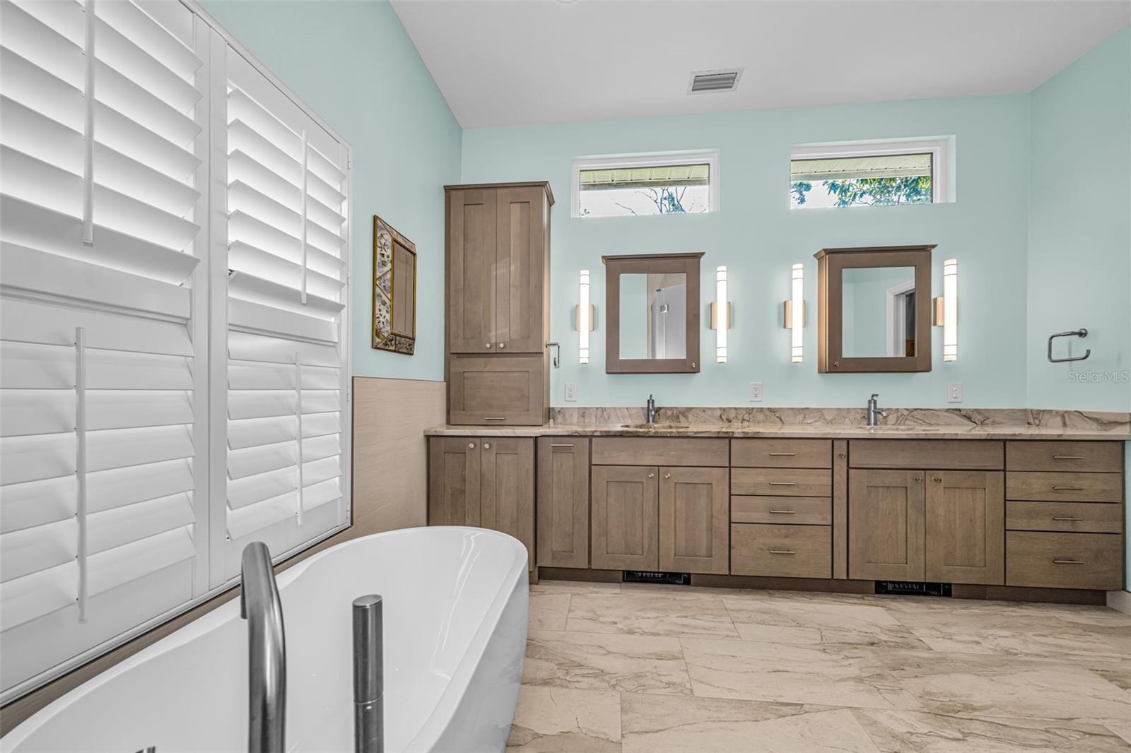 Dunedin, Florida, 34698, United States, 4 Bedrooms Bedrooms, ,3 BathroomsBathrooms,Residential,Active,2045023