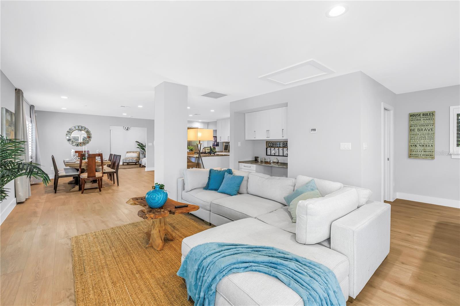 St Petersburg, Florida, 33704, United States, 4 Bedrooms Bedrooms, ,4 BathroomsBathrooms,Residential,Active,2013913