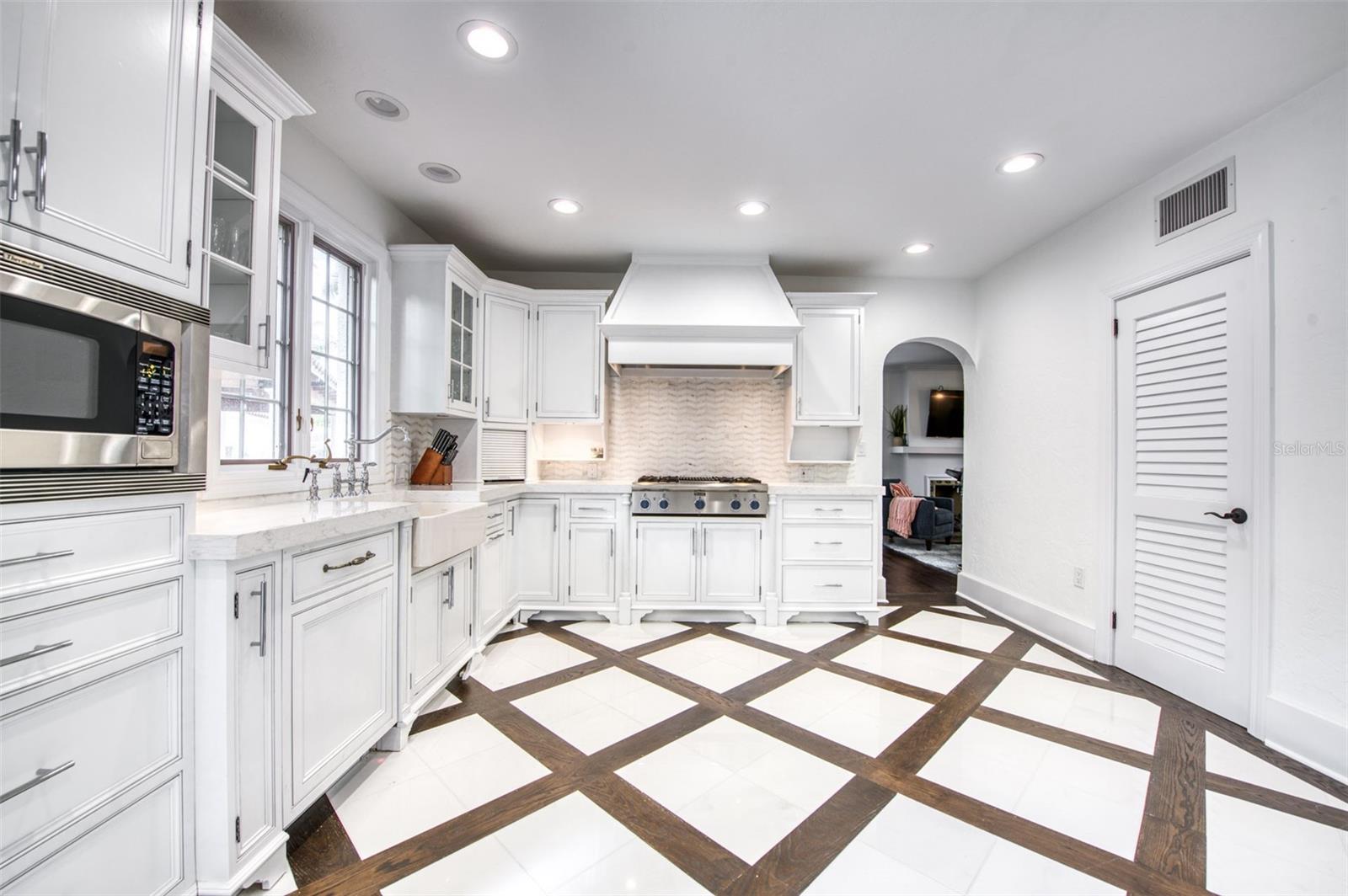 Sarasota, Florida, 34236, United States, 4 Bedrooms Bedrooms, ,4 BathroomsBathrooms,Residential,Active,2045025