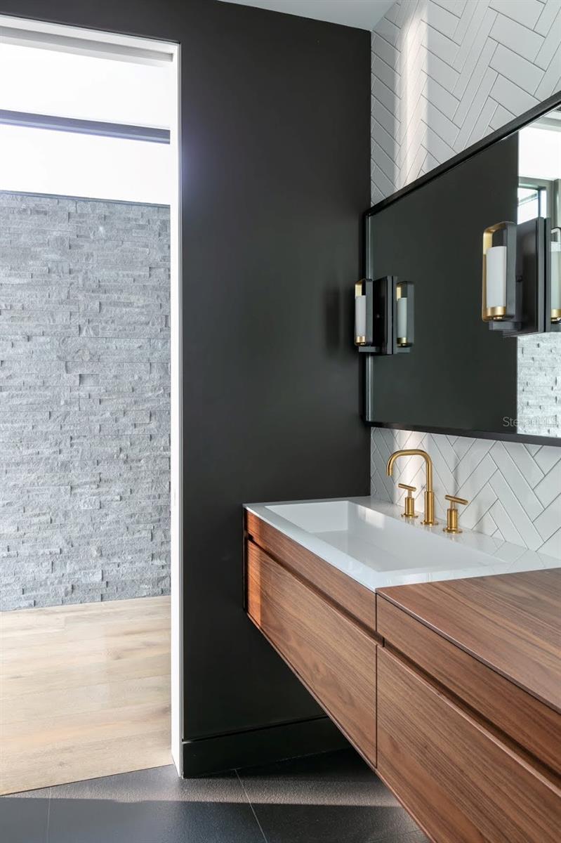 Sarasota, Florida, 34239, United States, 5 Bedrooms Bedrooms, ,5 BathroomsBathrooms,Residential,Active,2011197