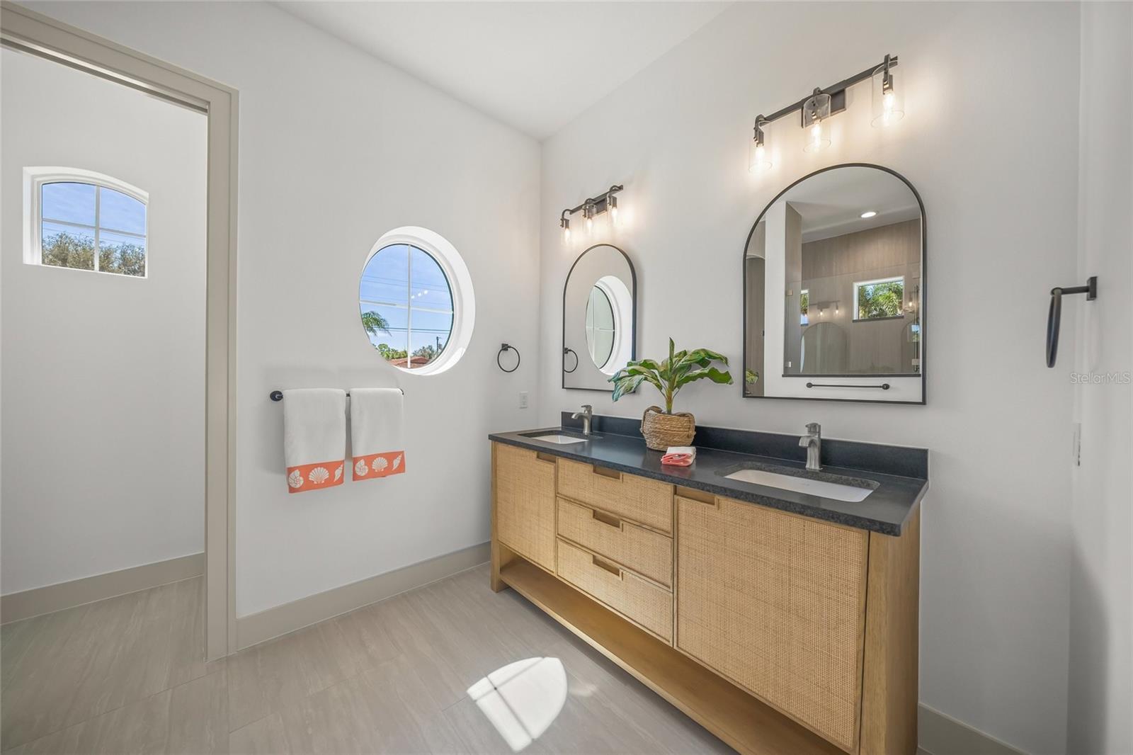 Venice, Florida, 34285, United States, 4 Bedrooms Bedrooms, ,5 BathroomsBathrooms,Residential,Active,1987248