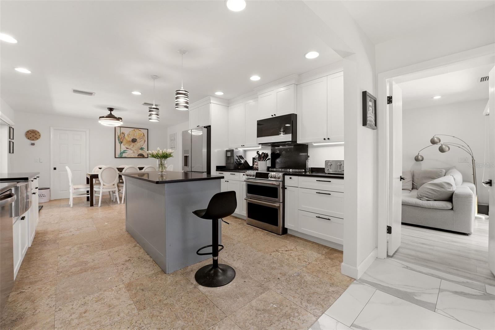 Sarasota, Florida, 34242, United States, 5 Bedrooms Bedrooms, ,4 BathroomsBathrooms,Residential,Active,2045533