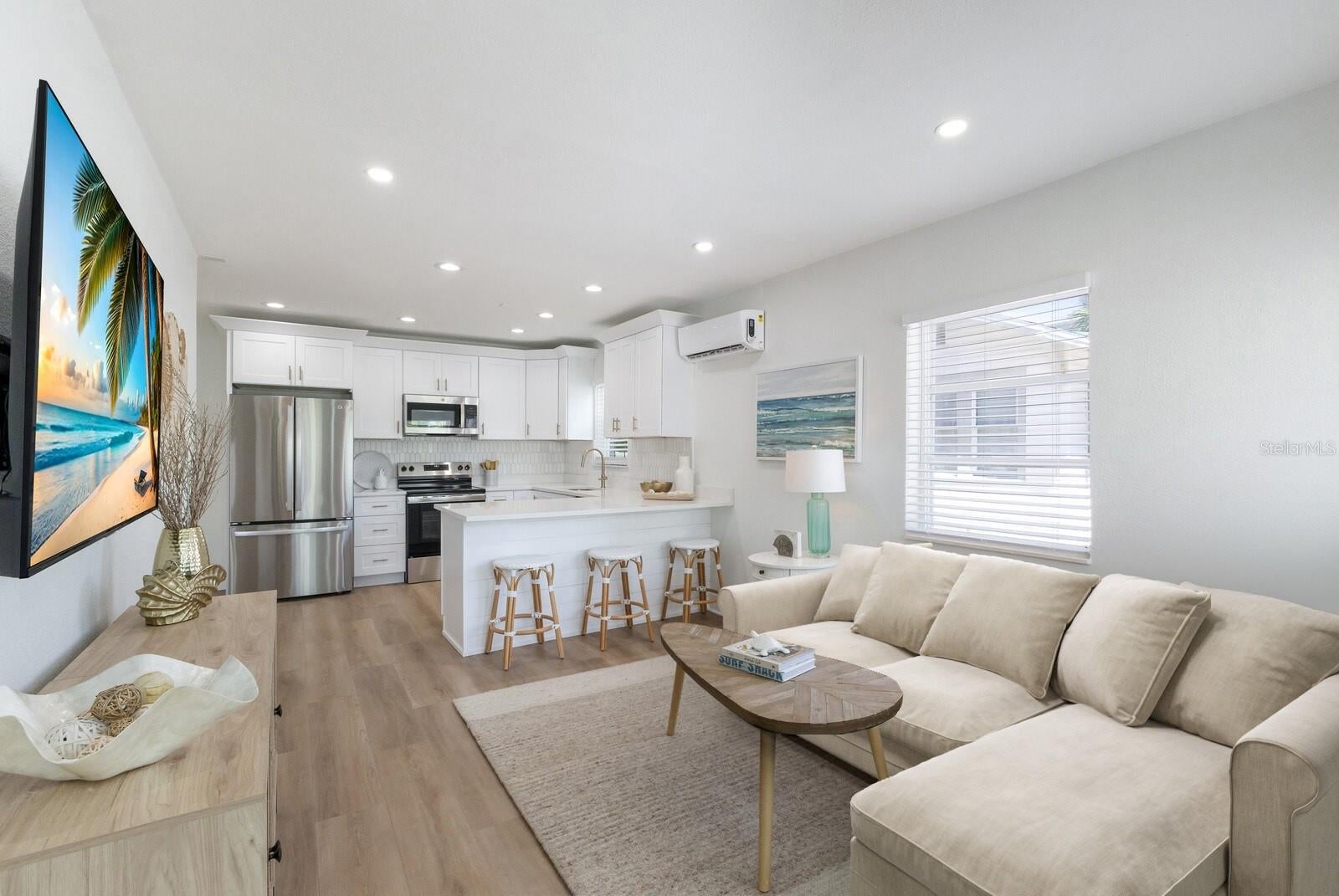 Bradenton Beach, Florida, 34217, United States, 3 Bedrooms Bedrooms, ,3 BathroomsBathrooms,Residential,Active,1926702