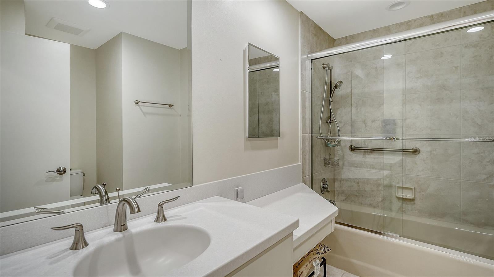Longboat Key, Florida, 34228, United States, 2 Bedrooms Bedrooms, ,3 BathroomsBathrooms,Residential,Active,2009004