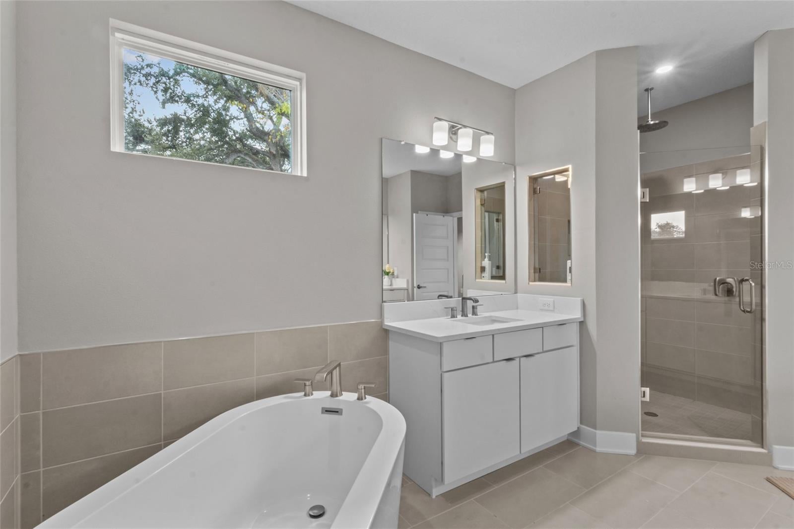 Tampa, Florida, 33609, United States, 4 Bedrooms Bedrooms, ,4 BathroomsBathrooms,Residential,Active,2010143