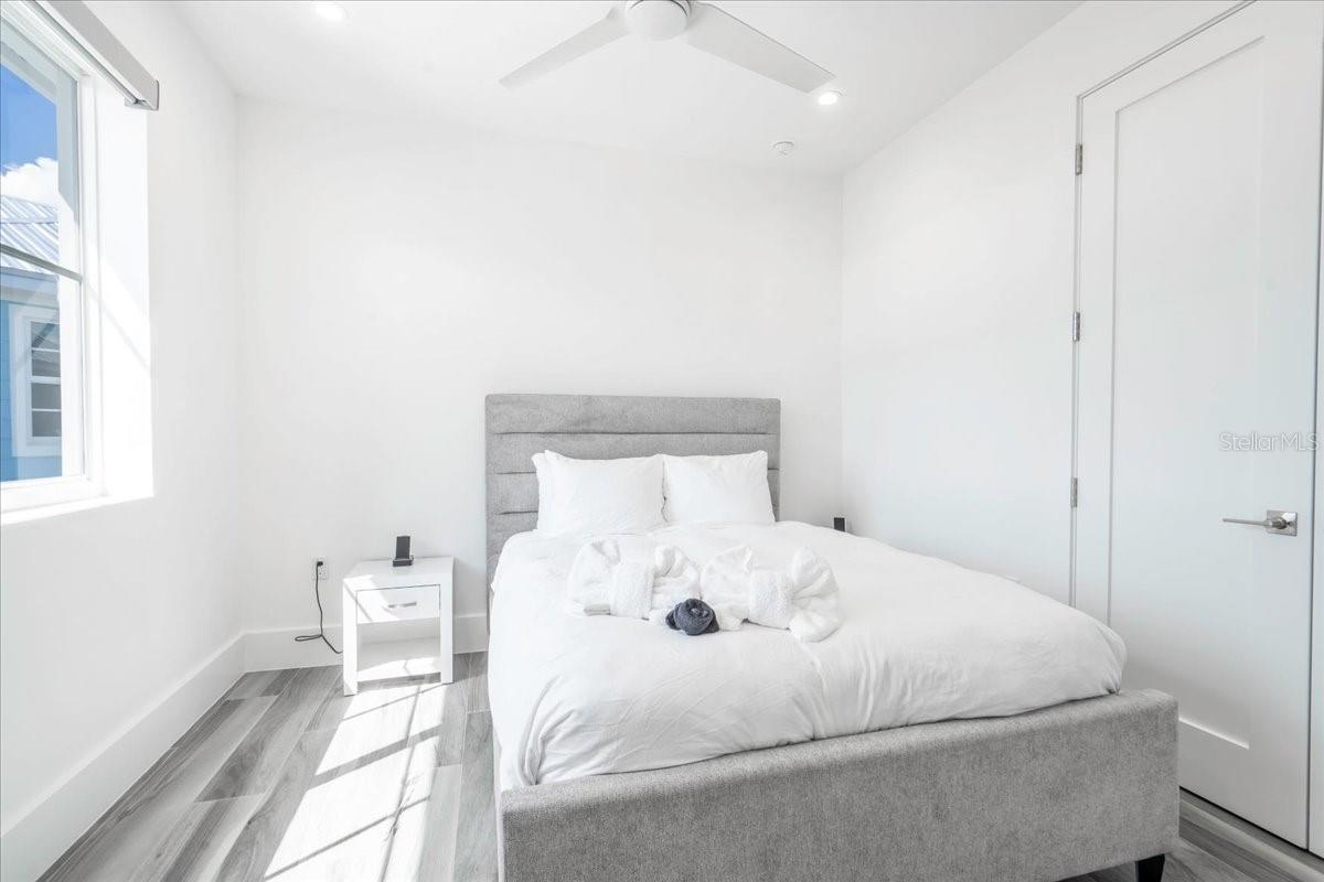 Marathon, Florida, 33050, United States, 5 Bedrooms Bedrooms, ,5 BathroomsBathrooms,Residential,Active,2011845