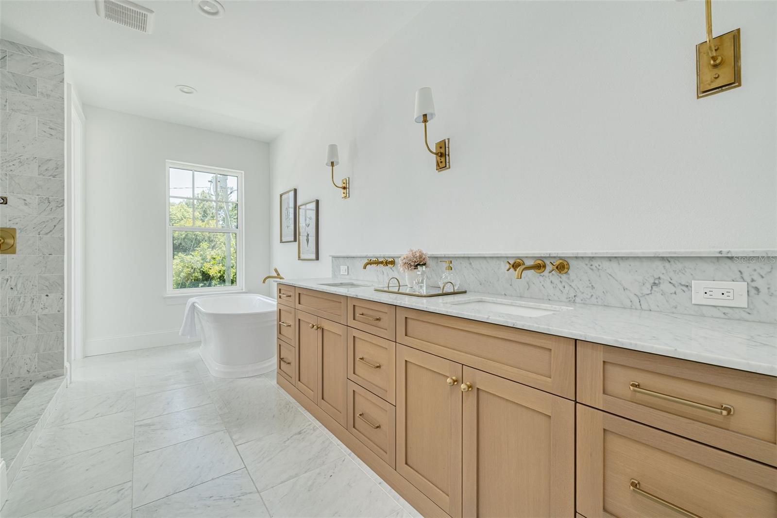 St Petersburg, Florida, 33704, United States, 5 Bedrooms Bedrooms, ,4 BathroomsBathrooms,Residential,Active,2021279