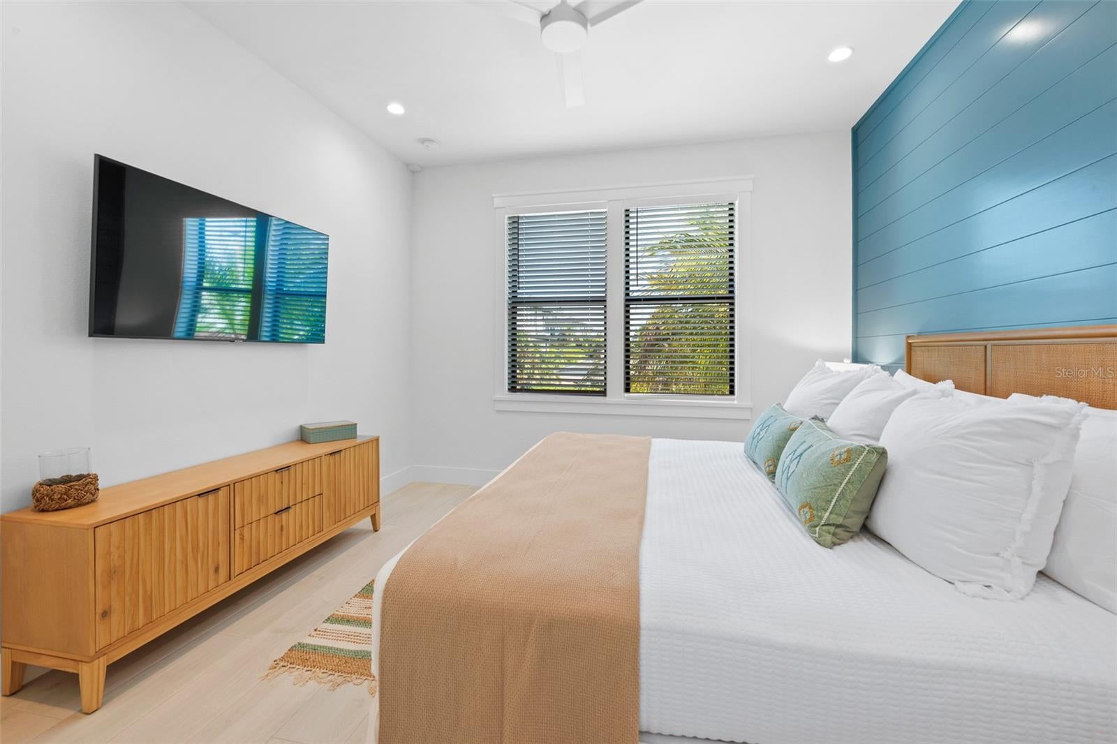 Sarasota, Florida, 34236, United States, 8 Bedrooms Bedrooms, ,10 BathroomsBathrooms,Residential,Active,2006955