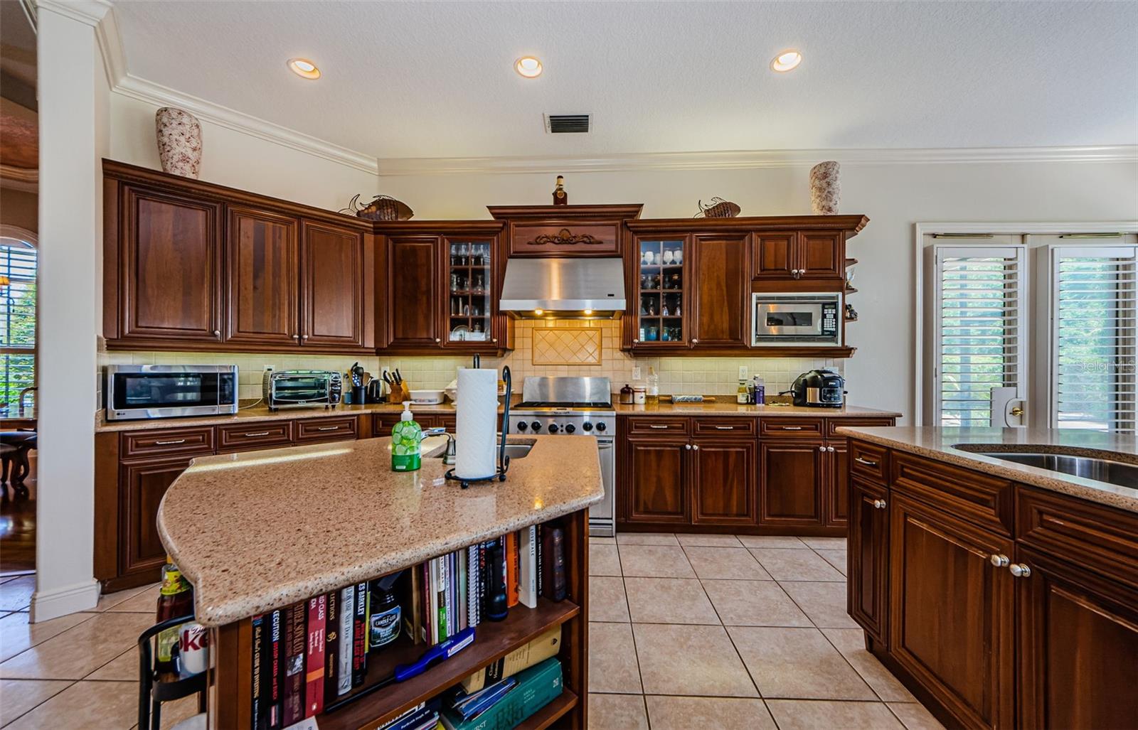 Tarpon Springs, Florida, 34688, United States, 5 Bedrooms Bedrooms, ,4 BathroomsBathrooms,Residential,Active,1853279