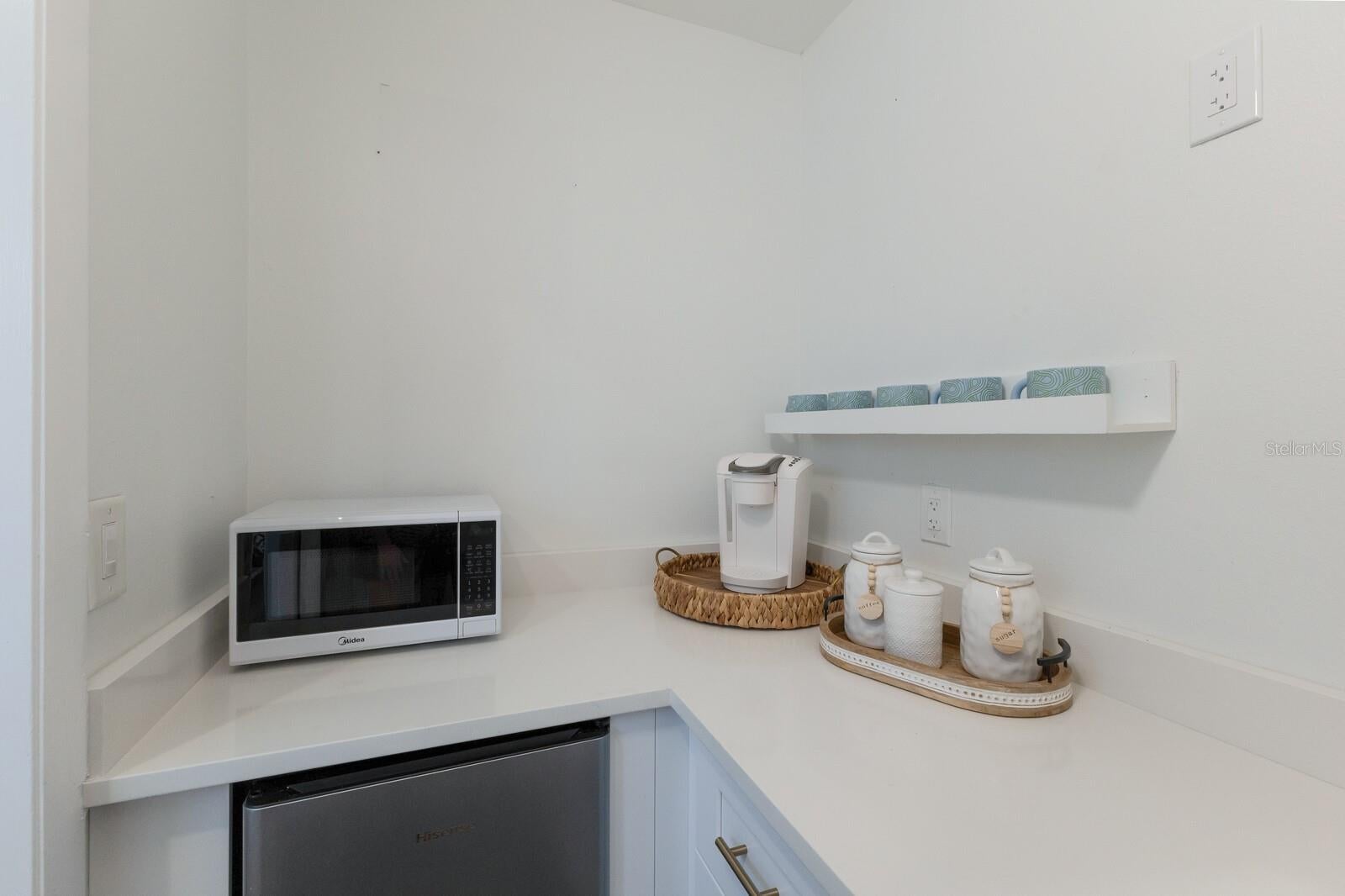 Bradenton Beach, Florida, 34217, United States, 3 Bedrooms Bedrooms, ,3 BathroomsBathrooms,Residential,Active,1926702