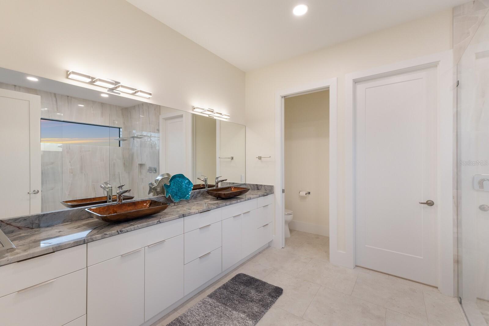 Longboat Key, Florida, 34228, United States, 3 Bedrooms Bedrooms, ,4 BathroomsBathrooms,Residential,Active,1987209