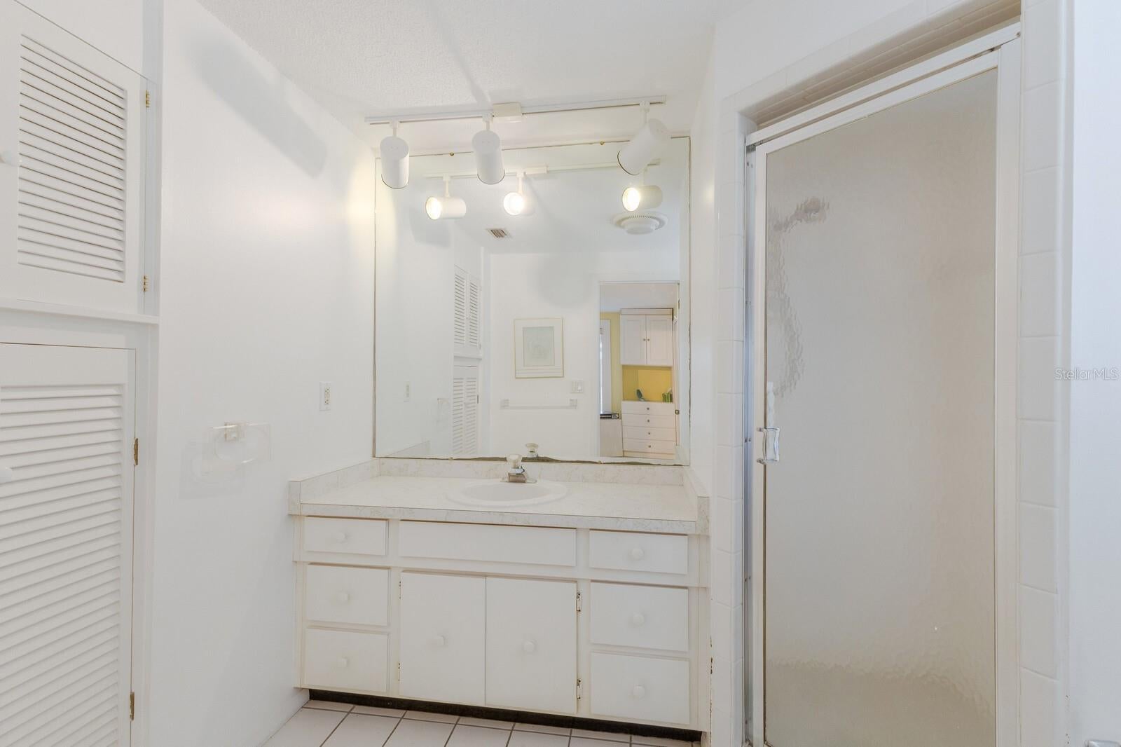 Bradenton, Florida, 34209, United States, 3 Bedrooms Bedrooms, ,3 BathroomsBathrooms,Residential,Active,1913020