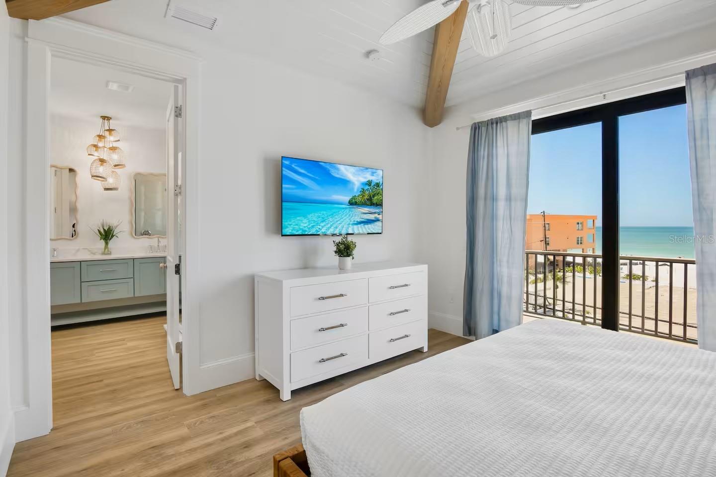 Bradenton Beach, Florida, 34217, United States, 7 Bedrooms Bedrooms, ,7 BathroomsBathrooms,Residential,Active,1971023