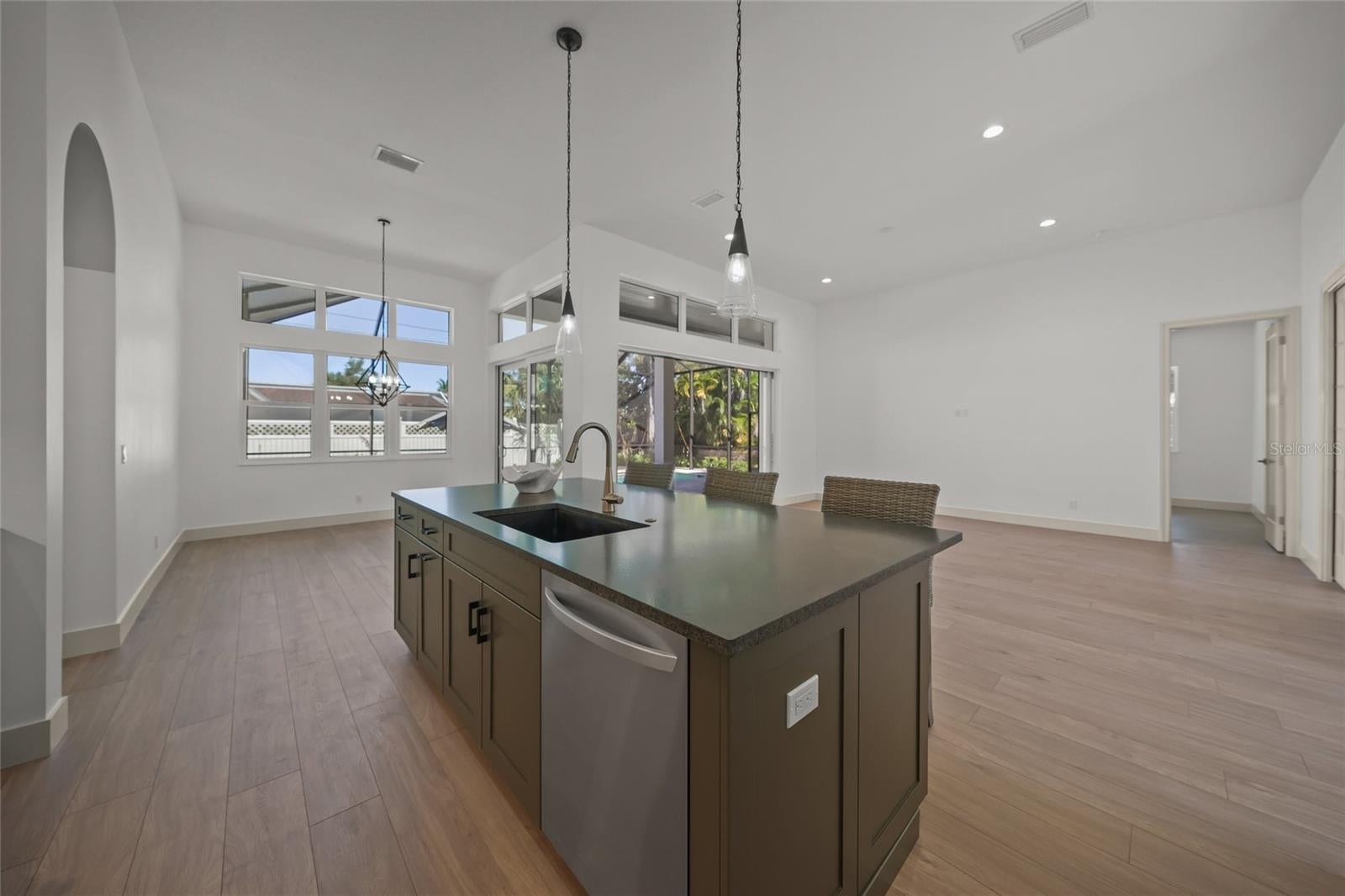 Venice, Florida, 34285, United States, 4 Bedrooms Bedrooms, ,5 BathroomsBathrooms,Residential,Active,1987248