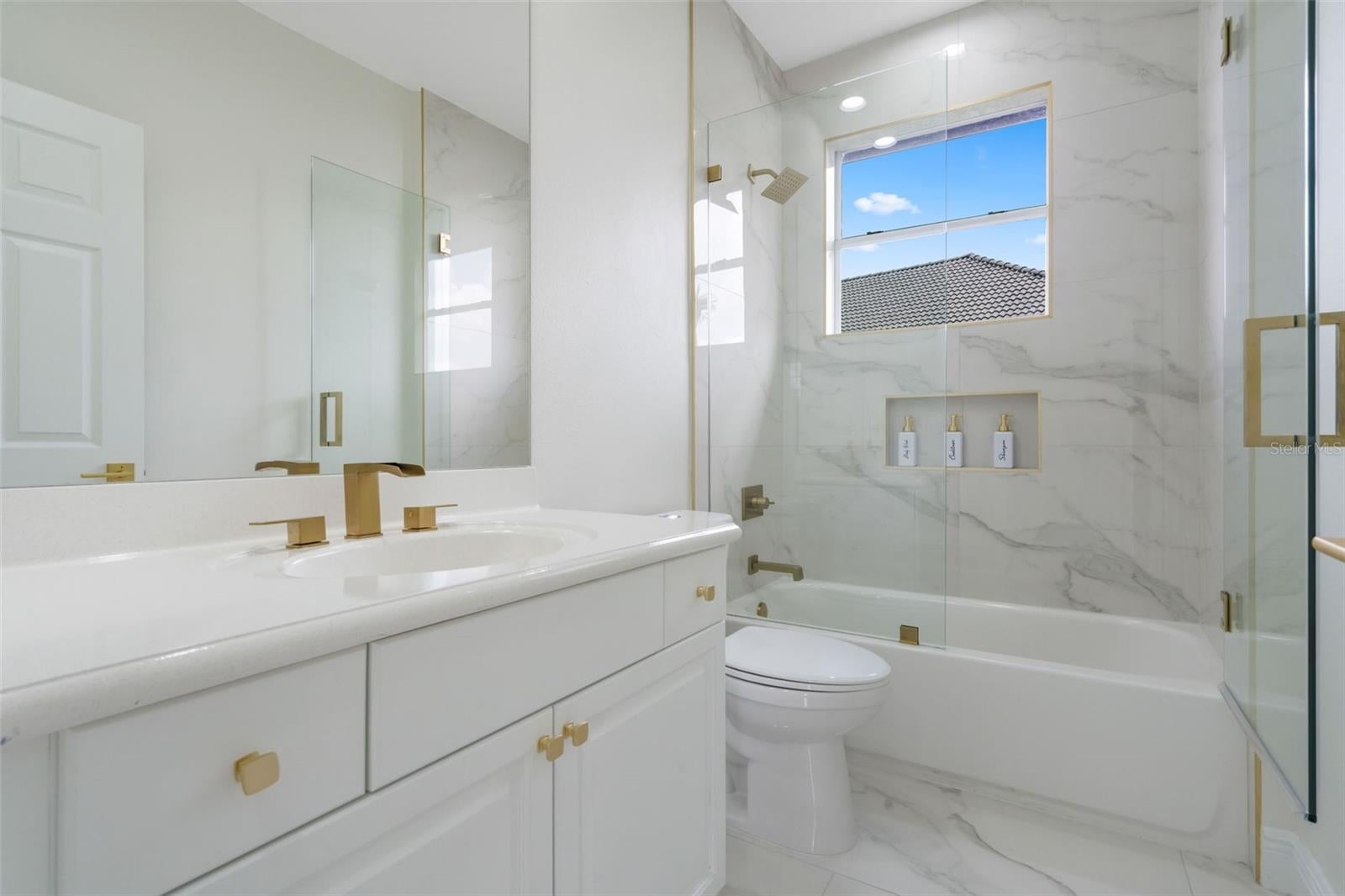 Davenport, Florida, 33837, United States, 5 Bedrooms Bedrooms, ,4 BathroomsBathrooms,Residential,Active,1963263