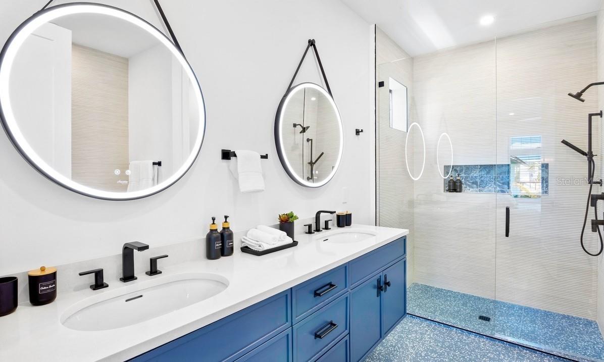 Bradenton Beach, Florida, 34217, United States, 7 Bedrooms Bedrooms, ,8 BathroomsBathrooms,Residential,Active,1929473