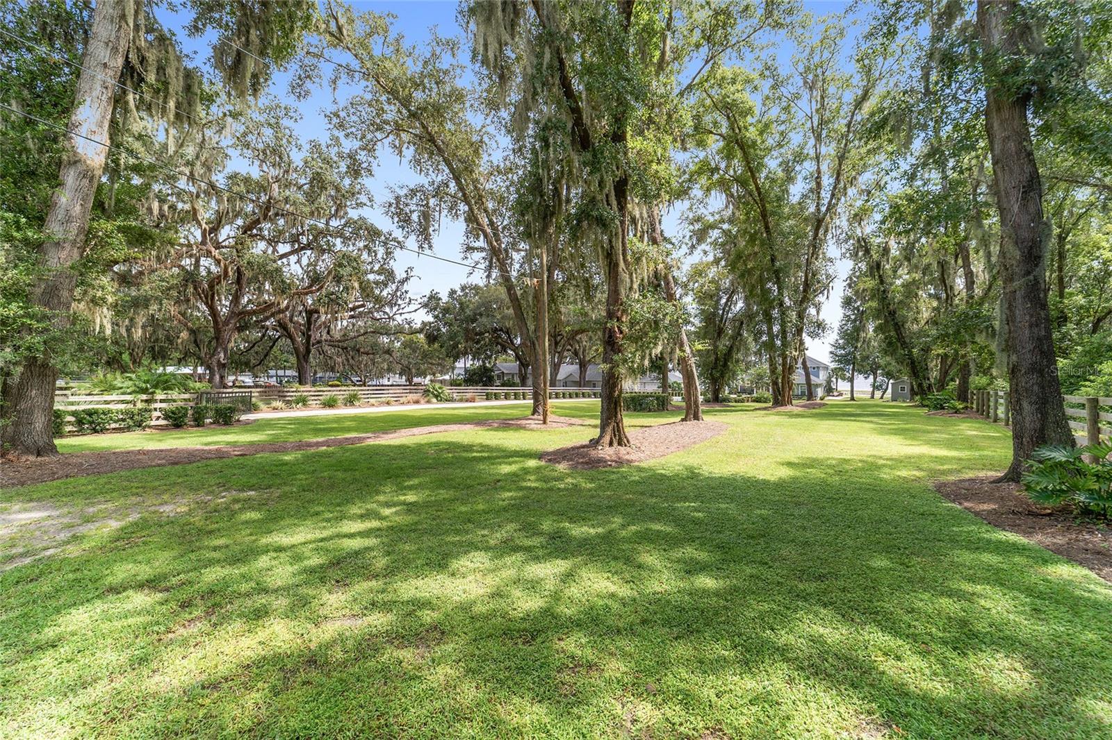 Ocklawaha, Florida, 32179, United States, 5 Bedrooms Bedrooms, ,4 BathroomsBathrooms,Residential,Active,1944075