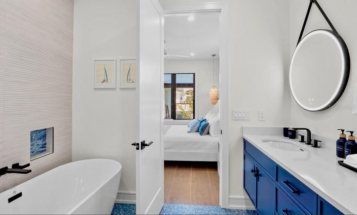 Bradenton Beach, Florida, 34217, United States, 7 Bedrooms Bedrooms, ,8 BathroomsBathrooms,Residential,Active,1929473