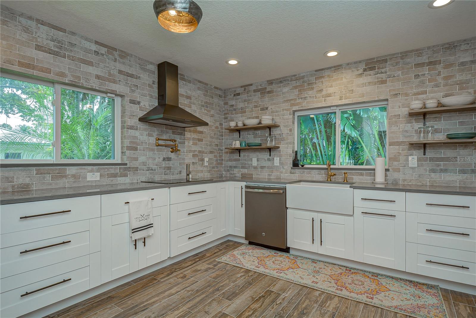 Dunedin, Florida, 34698, United States, 3 Bedrooms Bedrooms, ,3 BathroomsBathrooms,Residential,Active,1994972