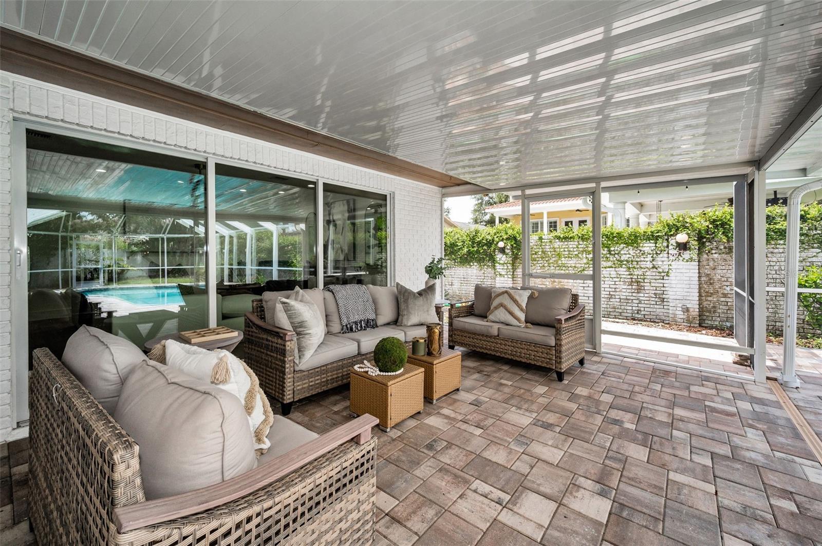 Tampa, Florida, 33609, United States, 4 Bedrooms Bedrooms, ,4 BathroomsBathrooms,Residential,Active,1880304