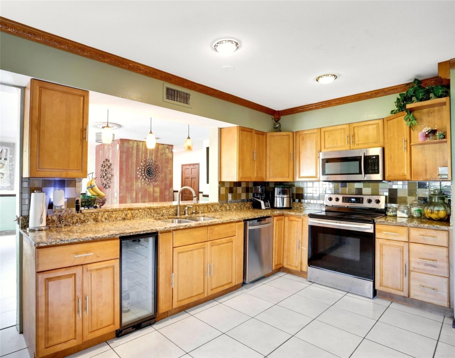 Plant City, Florida, 33565, United States, 13 Bedrooms Bedrooms, ,11 BathroomsBathrooms,Residential,Active,1953280