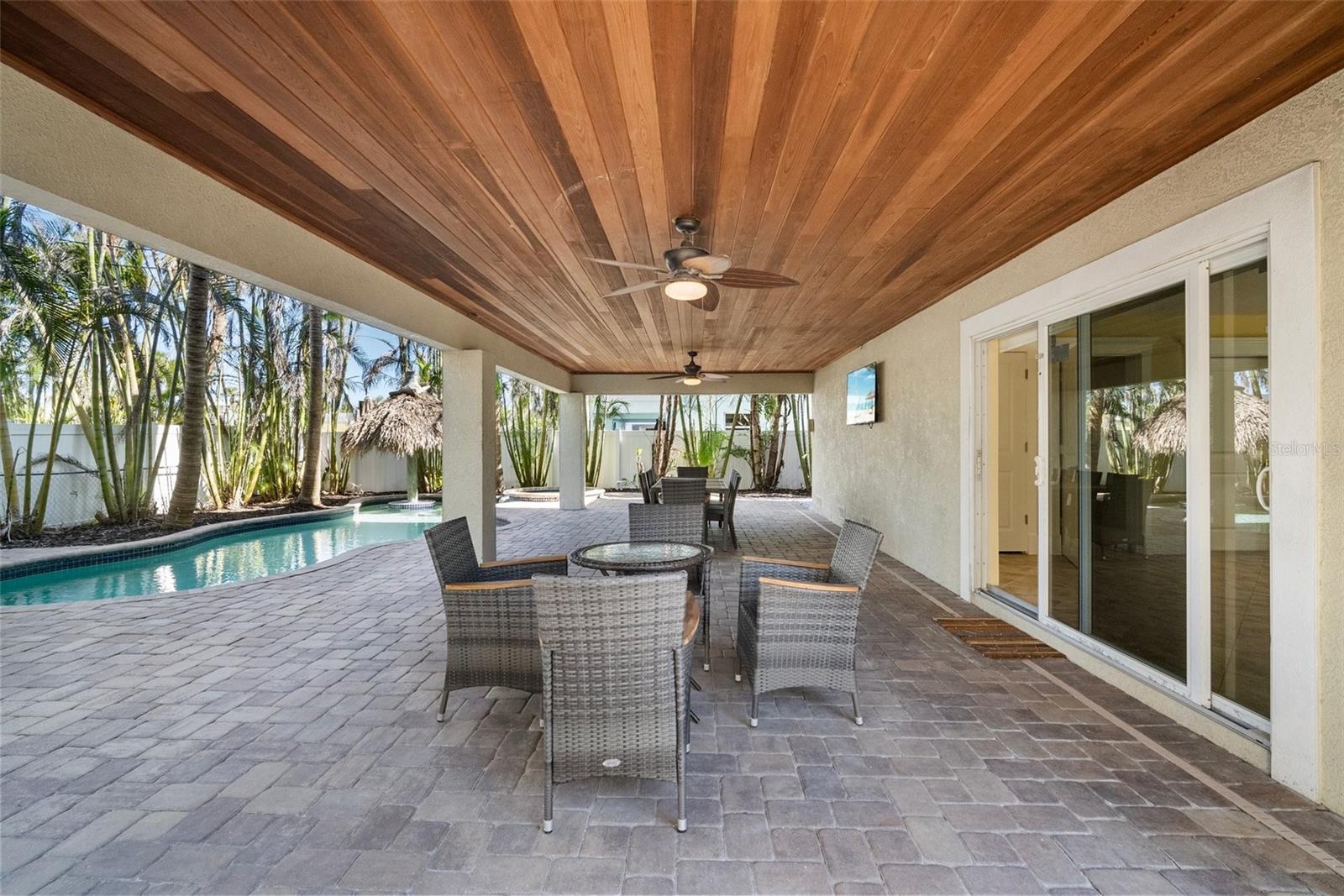 Holmes Beach, Florida, 34217, United States, 6 Bedrooms Bedrooms, ,5 BathroomsBathrooms,Residential,Active,1987273