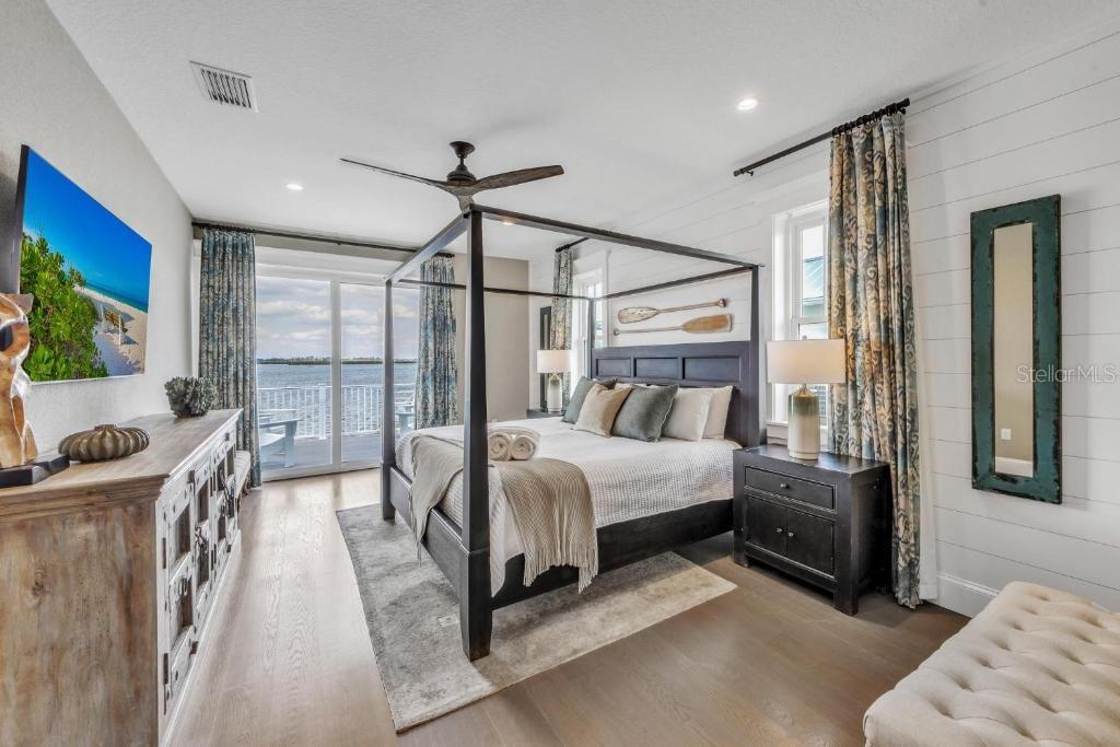 Bradenton Beach, Florida, 34217, United States, 5 Bedrooms Bedrooms, ,6 BathroomsBathrooms,Residential,Active,1908168