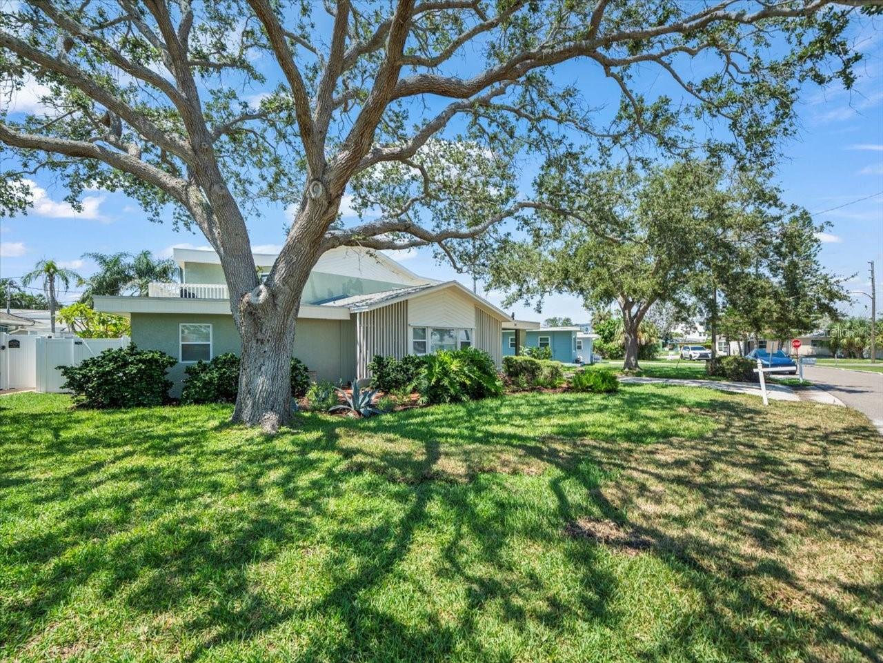 Redington Beach, Florida, 33708, United States, 3 Bedrooms Bedrooms, ,4 BathroomsBathrooms,Residential,Active,1936157