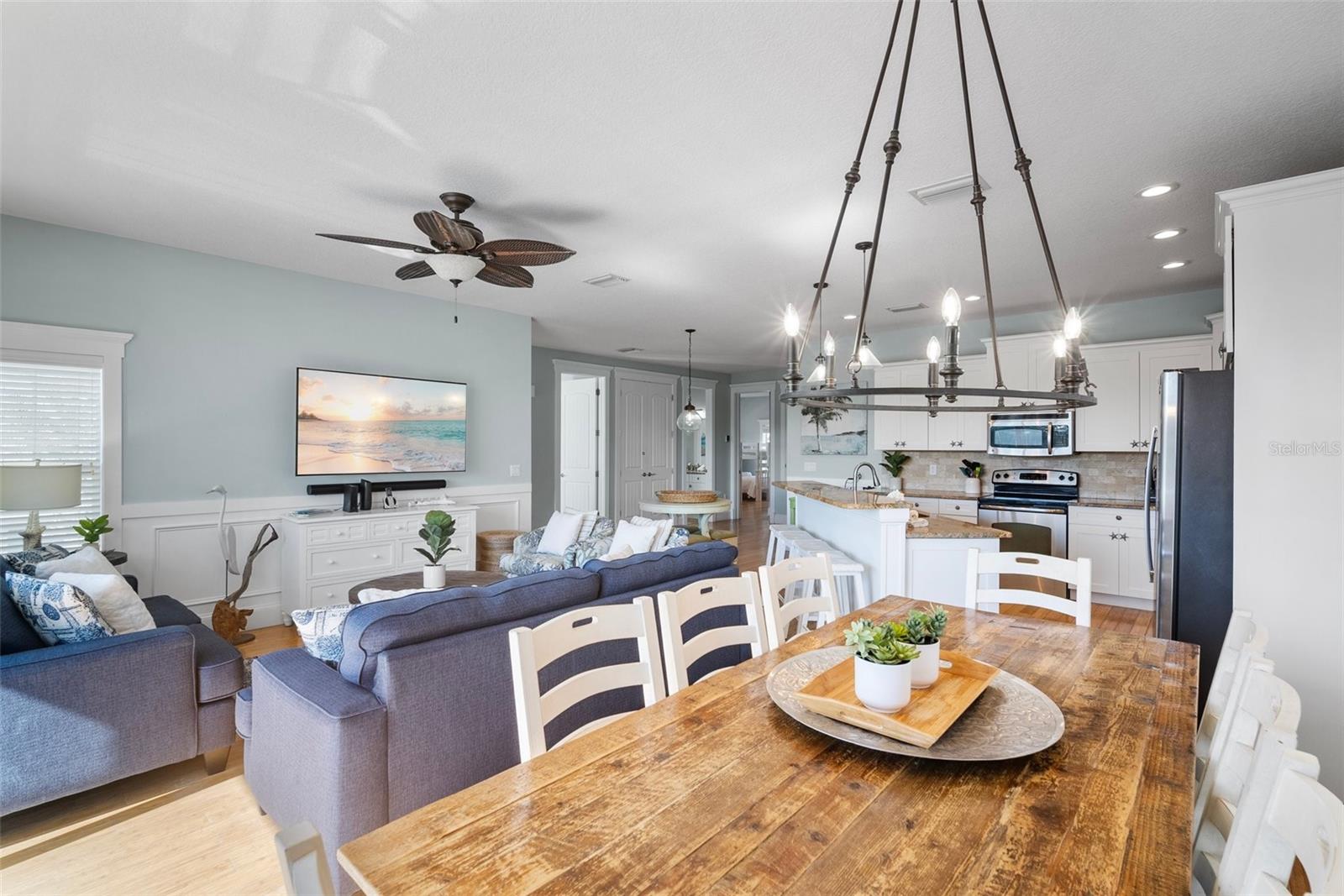 Holmes Beach, Florida, 34217, United States, 6 Bedrooms Bedrooms, ,5 BathroomsBathrooms,Residential,Active,1987273