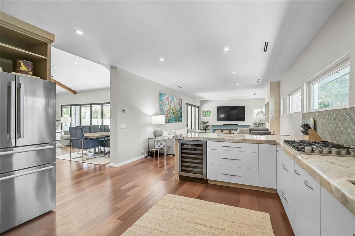 Sarasota, Florida, 34236, United States, 2 Bedrooms Bedrooms, ,4 BathroomsBathrooms,Residential,Active,2044994