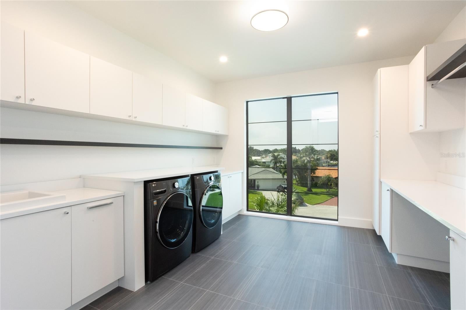 St Petersburg, Florida, 33703, United States, 5 Bedrooms Bedrooms, ,6 BathroomsBathrooms,Residential,Active,1703441