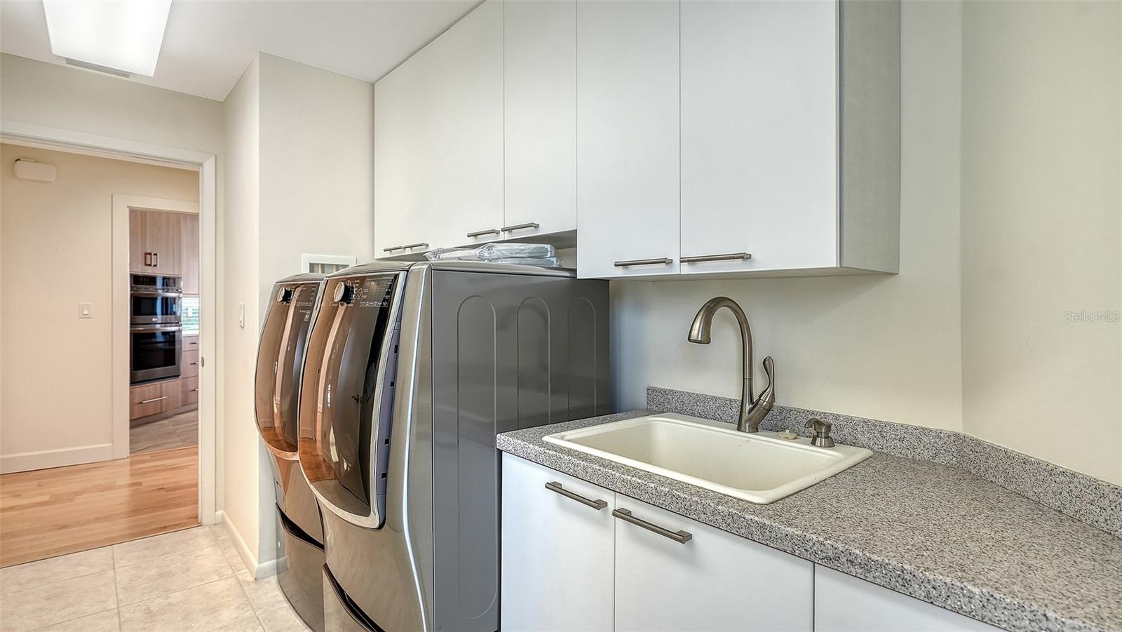 Longboat Key, Florida, 34228, United States, 2 Bedrooms Bedrooms, ,3 BathroomsBathrooms,Residential,Active,2009004